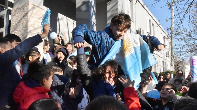 Emotiva bienvenida para el campeón