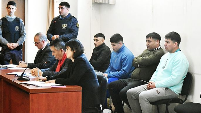Cinco condenas; cuatro por tener y vender drogas,  y el restante, por disparar contra un motociclista