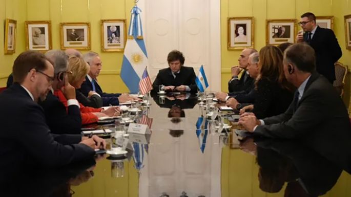 Milei recibió en la Casa Rosada a legisladores de Estados Unidos y al embajador de ese país