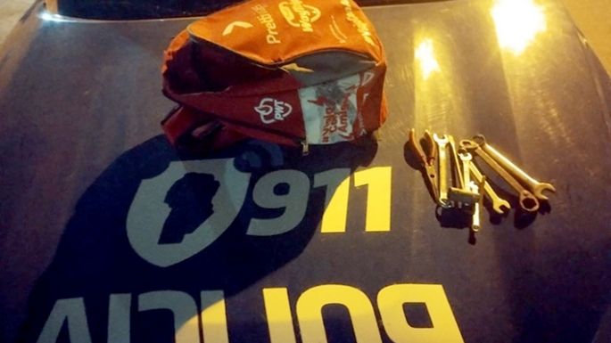 Iba en moto y llevaba una mochila con herramientas