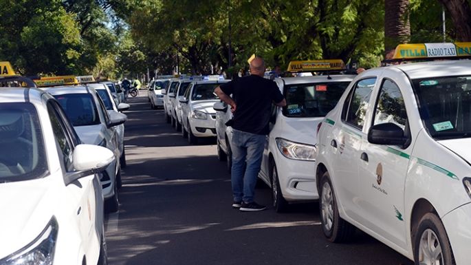 Taxistas cansados de esperar