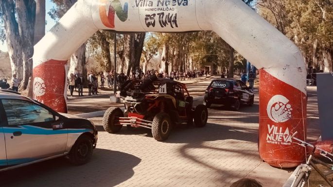 Pilotos realizaron exhibiciones en el circuito del parque Hipólito Yrigoyen