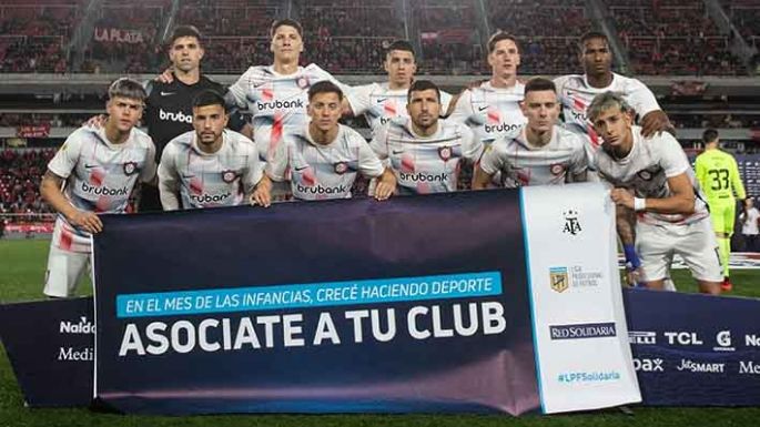 San Lorenzo y Vélez, por un lugar en 8vos.