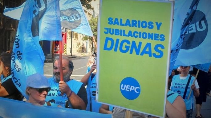 Masiva movilización docente en Córdoba