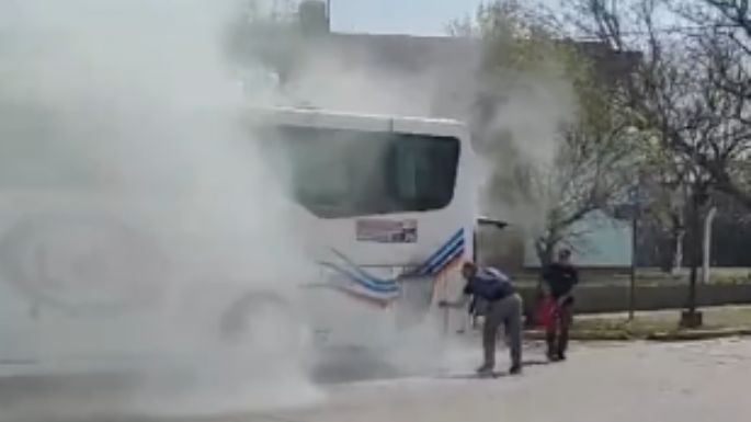 Sofocaron un principio de incendio en un colectivo interurbano