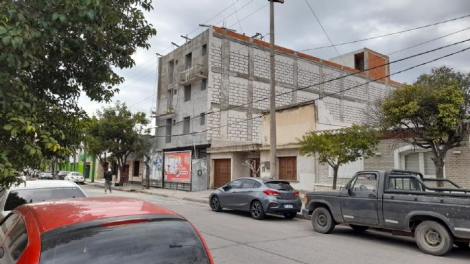 Un albañil recibió una descarga eléctrica cuando estaba trabajando en el exterior de un edificio