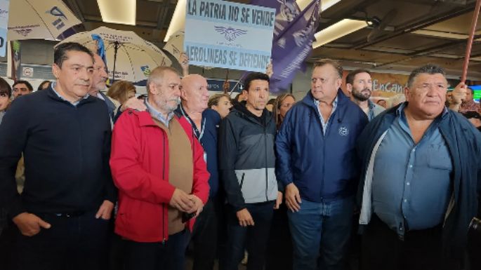 Los gremios aeronáuticos paran el viernes por 24 horas