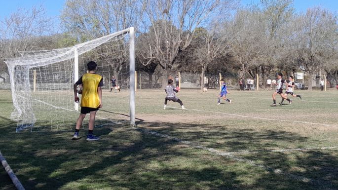 Goleada y atractivo empate para los pibes locales