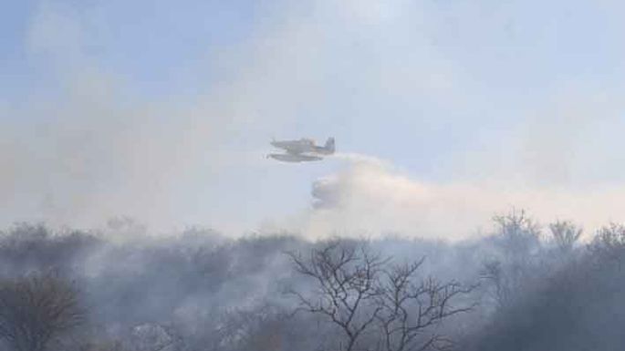 Combaten incendio en el norte