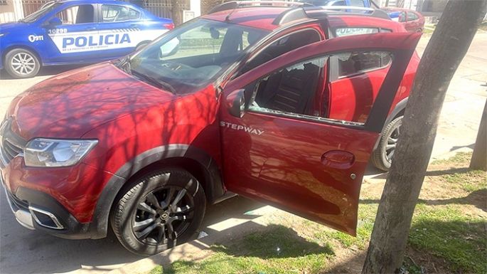 Rompió la ventanilla con un ladrillo para sustraer dinero