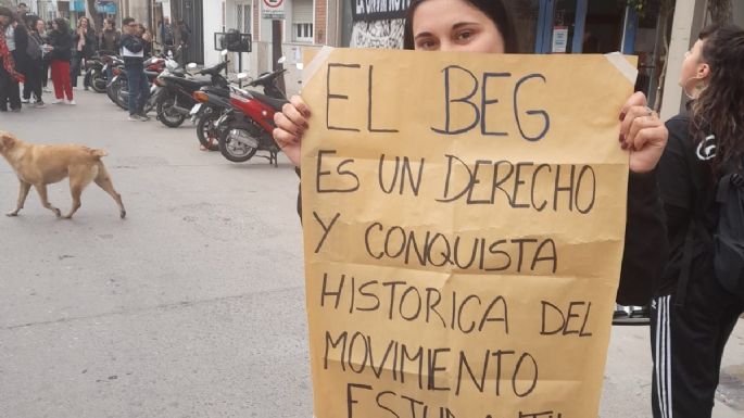 Estudiantes se movilizaron en contra de la suspensión del BEG a nivel provincial