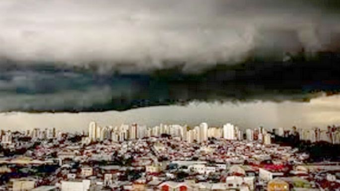 Florianópolis y Porto Alegre, bajo lluvia negra