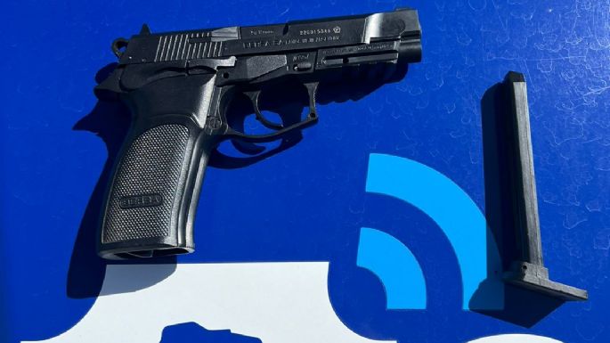 Circulaba con una réplica de pistola y quedó detenido
