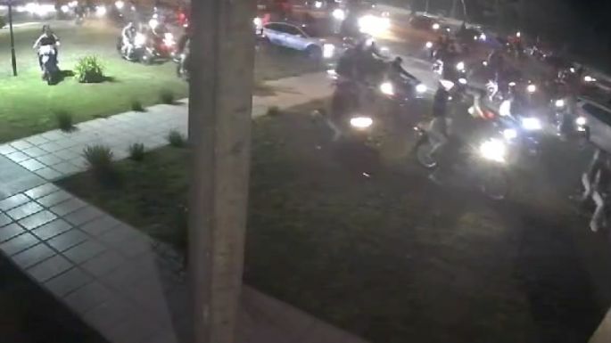 Vecinos preocupados por el caos de motos en la costanera