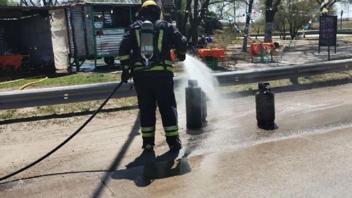 Incendio en un carribar causó quemaduras en dos personas