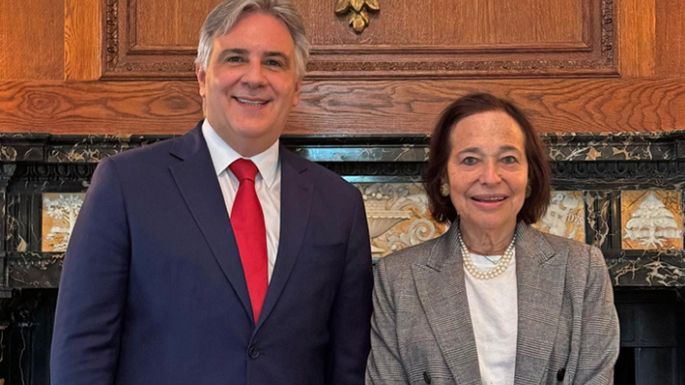 Llaryora cerró su gira por EE.UU. en el Council of the Americas
