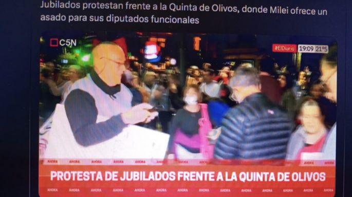 Jubilados protestaron anoche frente a la Quinta de Olivos