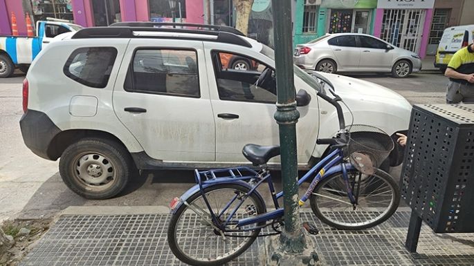 Una ciclista y un motociclista, con heridas graves en dos accidentes