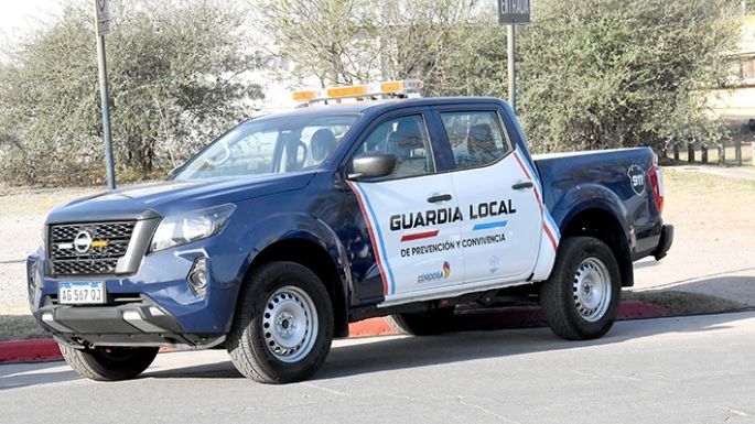 Lo vieron golpeando a perros en la vía pública
