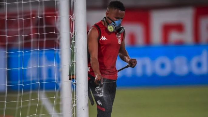 Dengue: autorizan a ingresar repelentes en crema a las canchas de fútbol