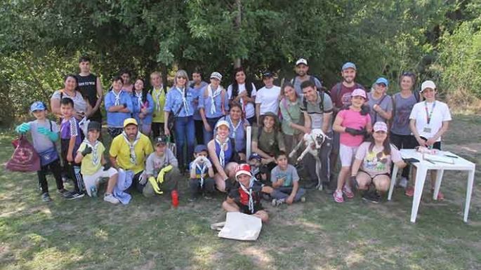 Ellos salieron a limpiar la costanera de todos