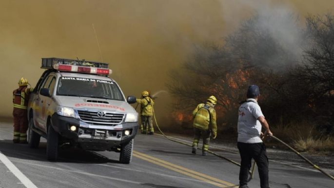 Bomberos fueron agredidos en el combate contra el fuego