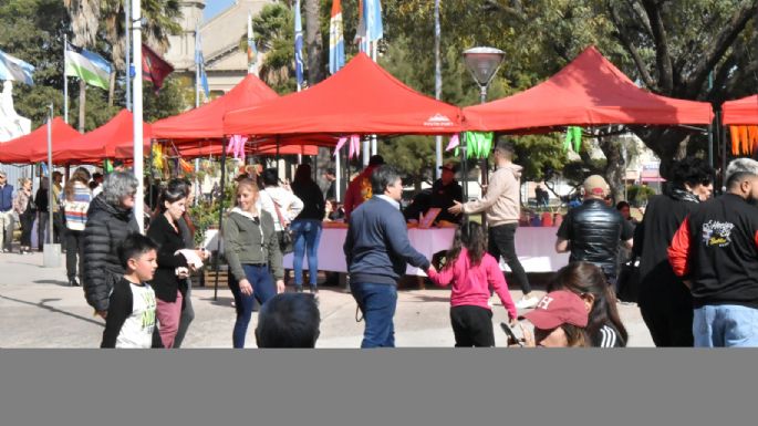 Villa Nueva celebra su 198° aniversario en Plaza Capitán de Los Andes