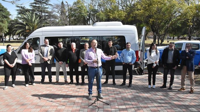 Presentan nuevos vehículos