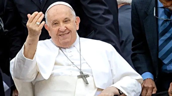El Papa Francisco presenta “mejoras graduales” y continúa estable