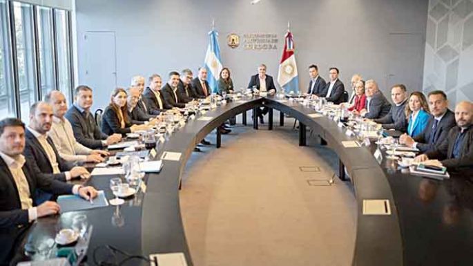Llaryora reunió todo su Gabinete