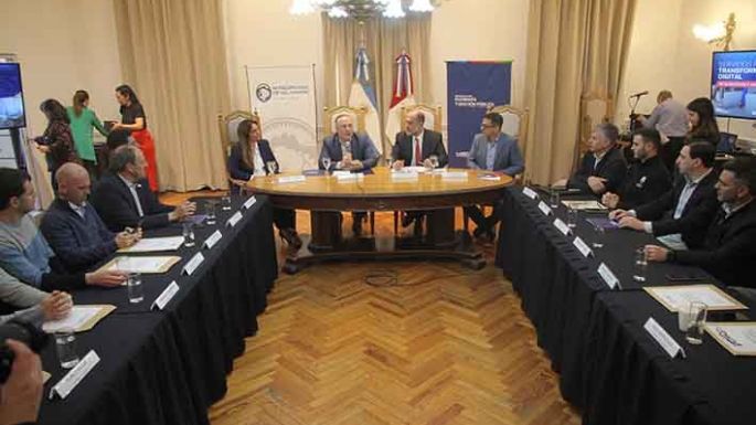 Firmaron convenios otros 13 municipios