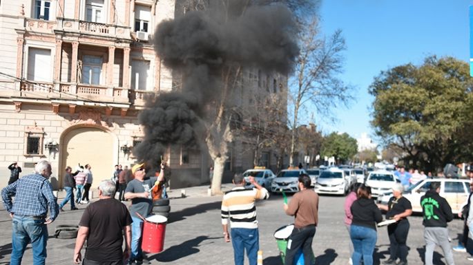 Taxis ante Uber: la última parada de la esperanza es el Legislativo