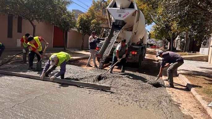 Siguen  pavimentando