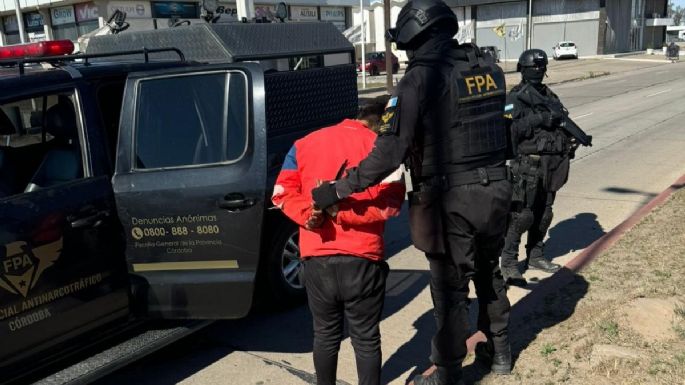 Circulaban con drogas cerca de la cárcel local y los detuvieron