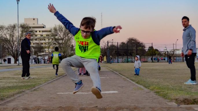 Se realizó un encuentro de escuelas de atletismo en el Polideportivo