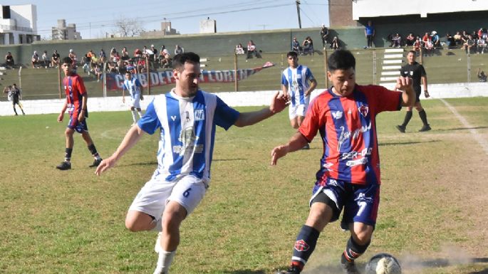 Alumni defendió su liderazgo en el Bosque