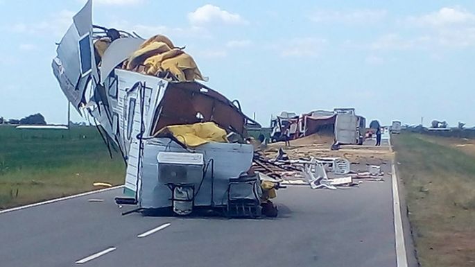 Tremendo impacto dejó un camionero lesionado