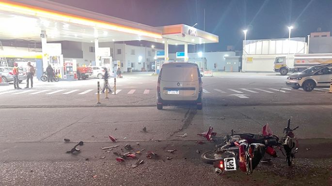 Otro motociclista grave y van...
