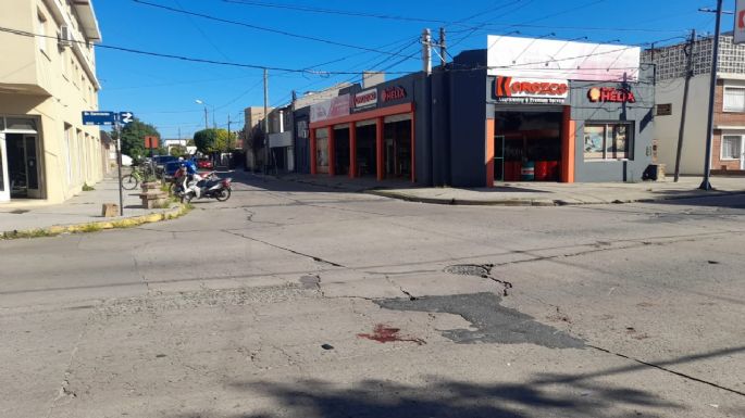 Motociclista herido al ser embestido por un automóvil
