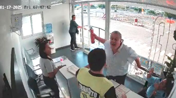 Periodista preso por amenazar a funcionarios con un matafuegos