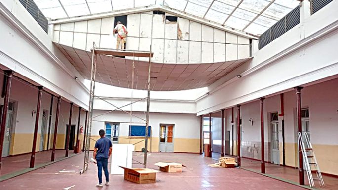 Ejecutan obras en escuelas primarias y secundarias