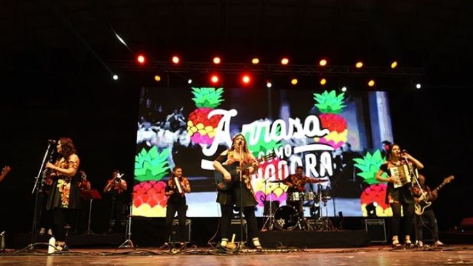 Arrasa como Topadora se suma a los Carnavales Gigantes