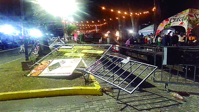 La lluvia “clausuró” la segunda noche de los carnavales