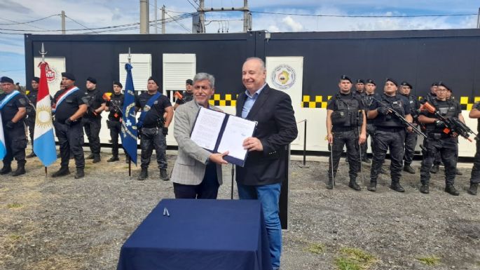 Inauguraron dos estaciones policiales junto al ministro Quinteros