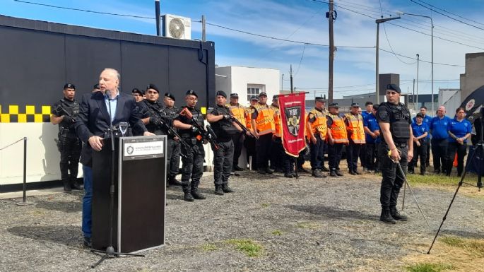 Inauguraron dos estaciones policiales junto al ministro Quinteros