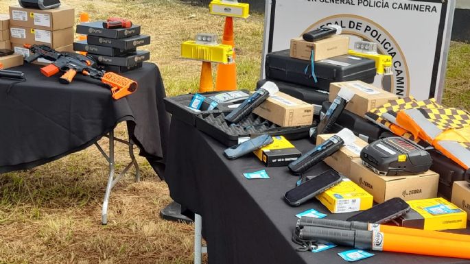 Inauguraron dos estaciones policiales junto al ministro Quinteros