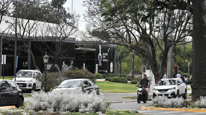 Los autos pasaron otra vez al frente ante las motos