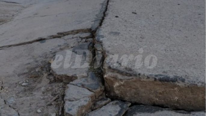 Se levantó el pavimento en una esquina de la ciudad
