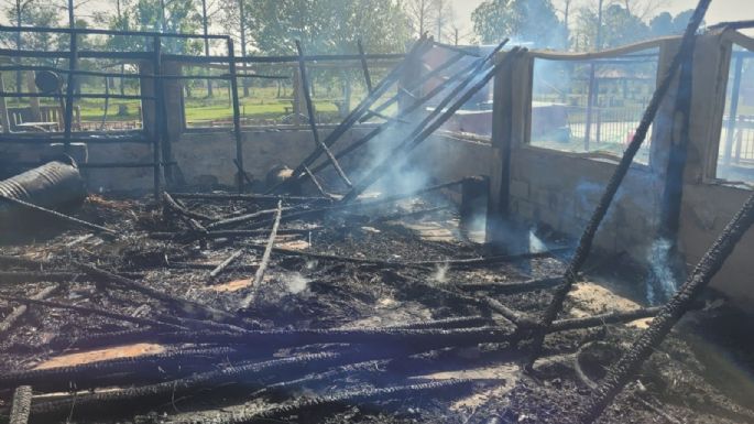 Un incendio destruyó por completo el quincho del Club Chañares