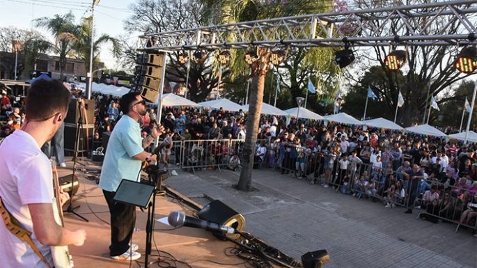 La ciudad sopló felizmente 199 velitas, a una del bicentenario